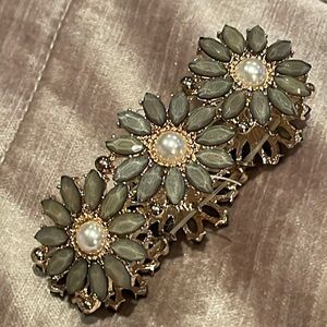 Flower Pearl Stretch Bracelet 7”-8”